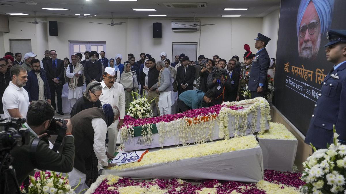 Manmohan Singh funeral LIVE updates: Congress leaders pay last respects to former PM at AICC HQ in Delhi